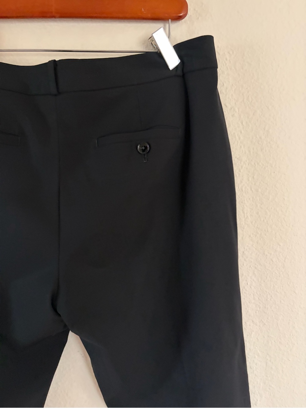 Banana Republic Women’s Black Ankle
Avery Cut Straight Pants Size 8 - Picture 12 of 16